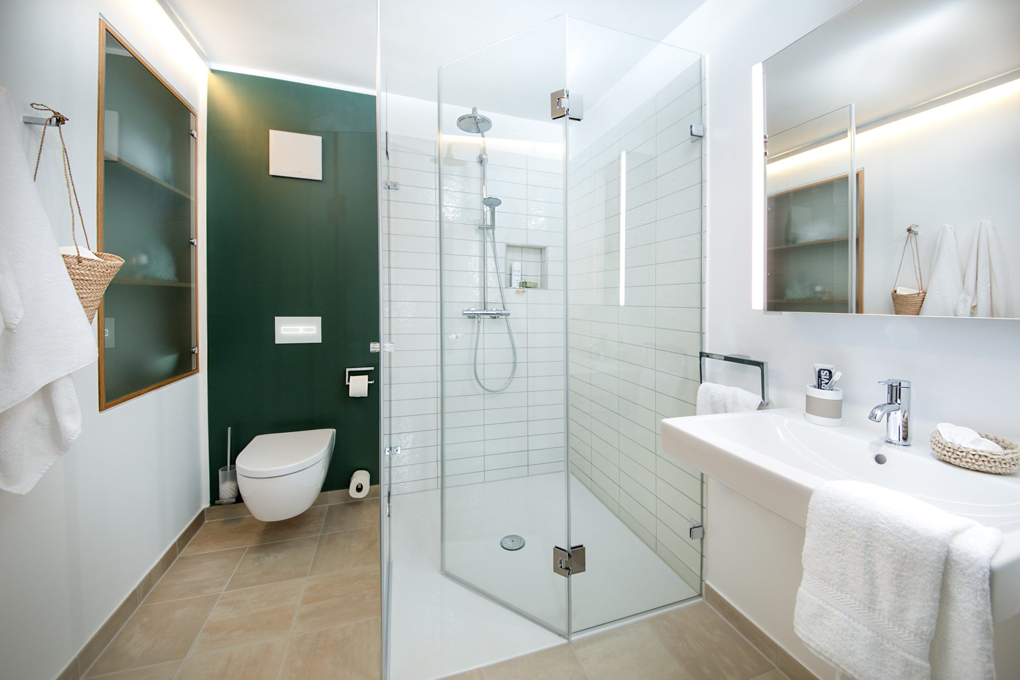 Badezimmer der Sattelkammer mit bodengleicher Dusche